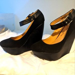 Penny loves Kenny stacked pump wedges